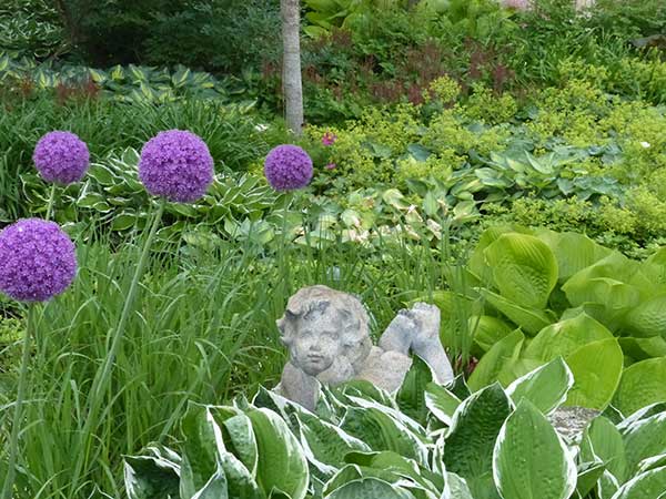 Incorporating Garden Art in Northbrook