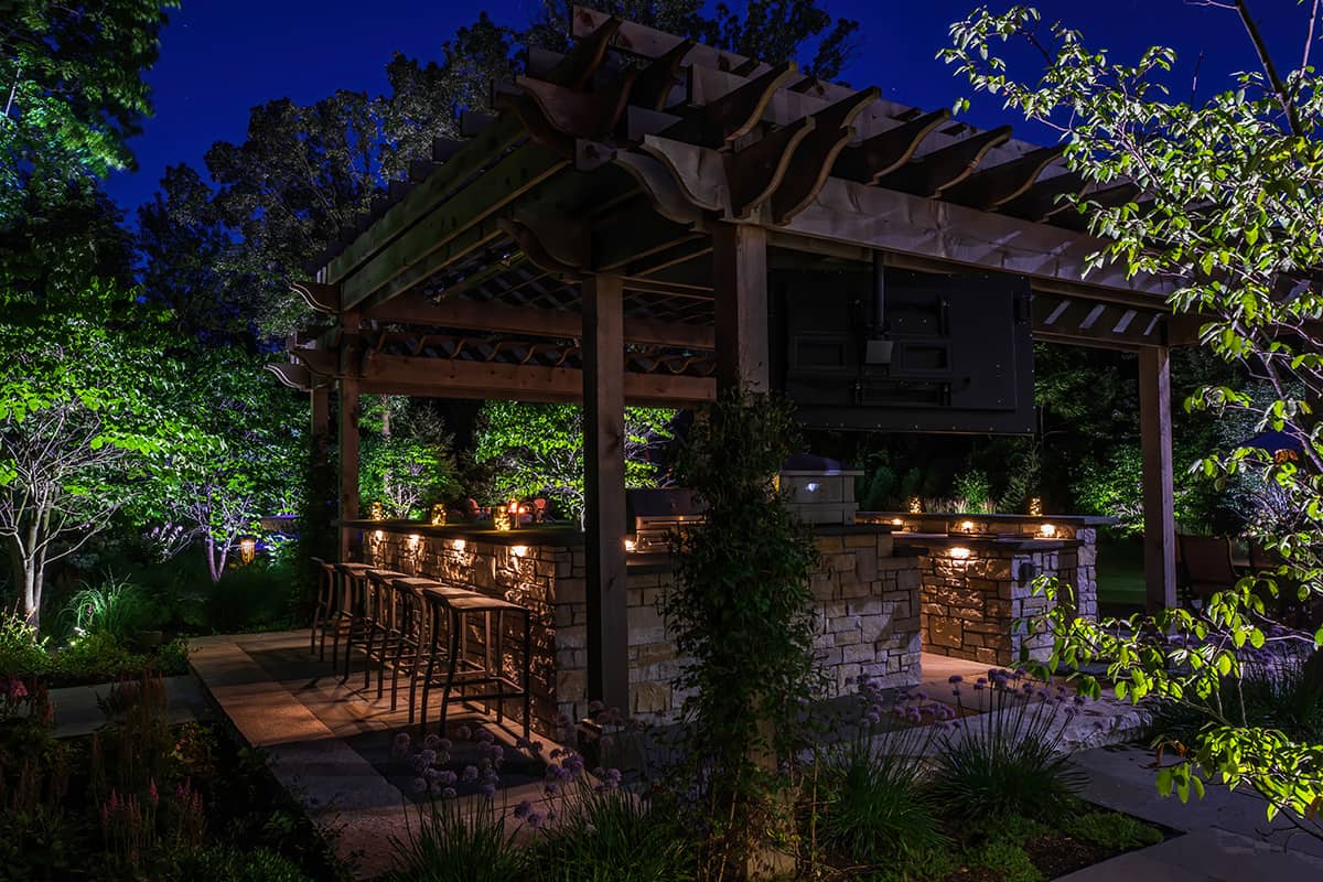 Stonework Stuns in Glenview Outdoor Kitchen