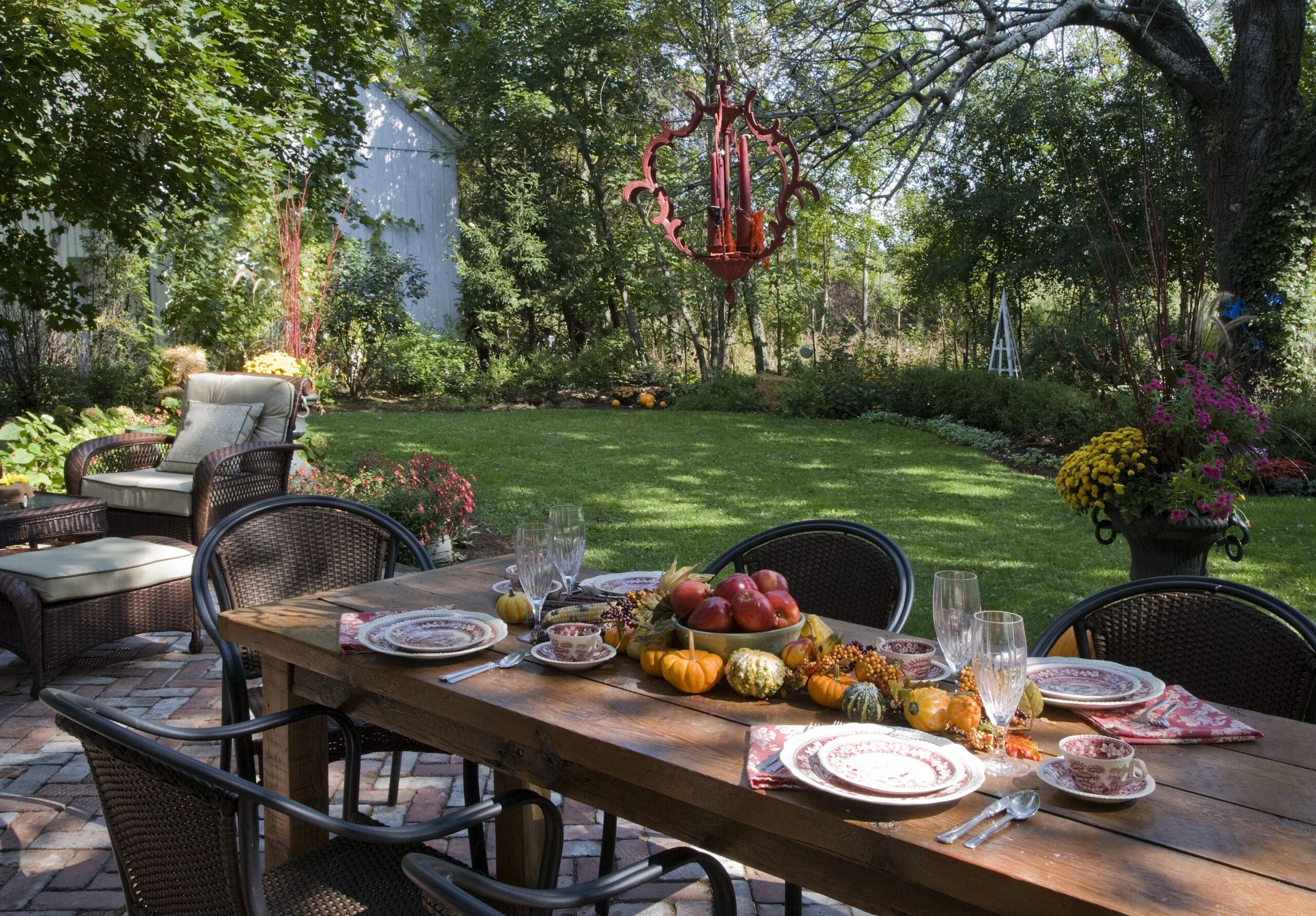 Outdoor Dining & Entertaining: Summer Patio Layouts and Outdoor Kitchen Ideas for Chicago Backyards